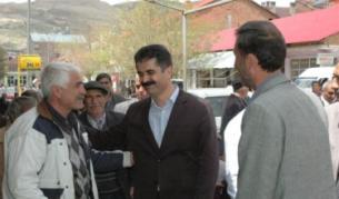 Хюсеин Айгюн по време на среща с избиратели