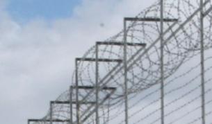 Част от охранителните мерки в Дома за временно настаняване на чужденци в Бусманци