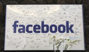 Мениджър във "Фейсбук" продаде акциите си за 400 млн. долара