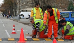 Нови правила за поставянето на "легнали полицаи"