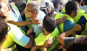 Полицаи се биха с полицаи в Атина