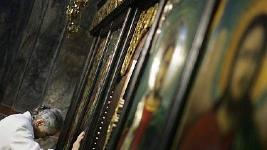 Българската православна църква отбелязва днес Рождество на Пресвета Богородица