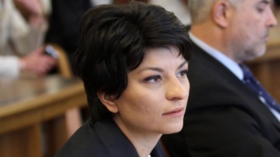 Здравният министър Десислава Атанасова