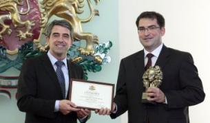 Д-р Димитър Жечев, е носителят на наградата "Джон Атанасов" за 2012 г.