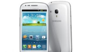 "Самсунг" показа Galaxy S III mini