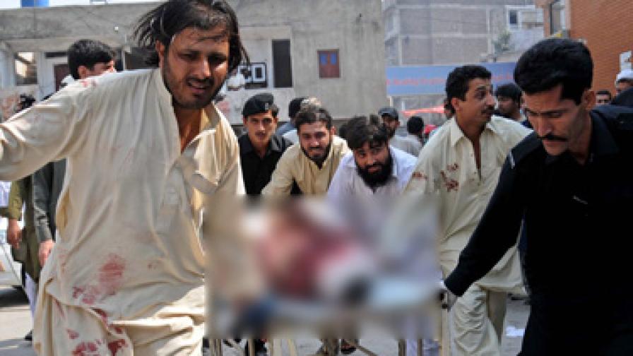 Взривиха кола бомба на пазар в Пакистан, има жертви