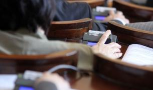 Облагат с новия данък само срочни депозити