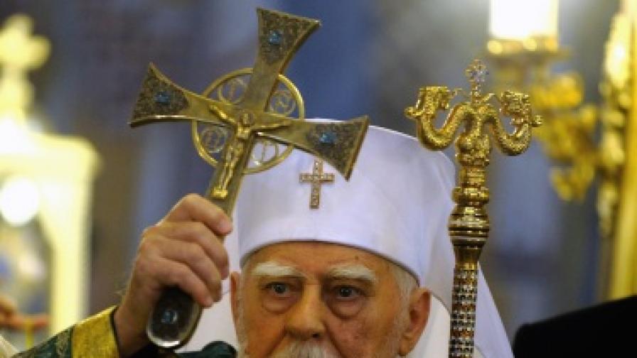 Погребват патриарх Максим в петък