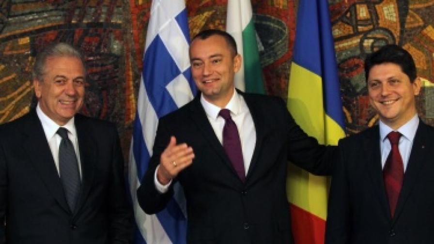 Младенов: Проблемът ни е националистическото говорене на македонски лидери