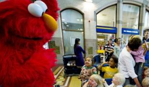 Елмо от "Улица Сезам" е обвинен в педофилия