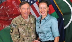 Ген. Петреус и Пола Бродуел