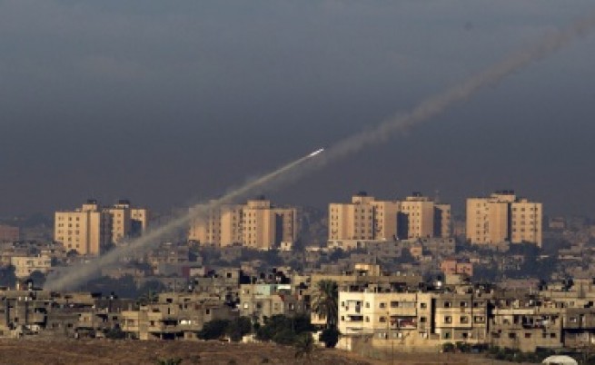 Ракета падна в морето край Тел Авив, Израел бомбардира ивицата Газа