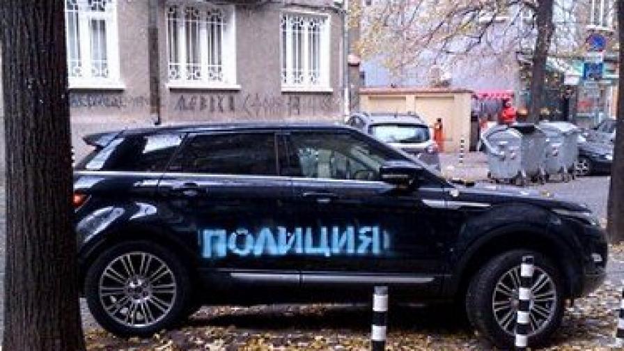 Издирват 4 младежи за нашарените коли в София