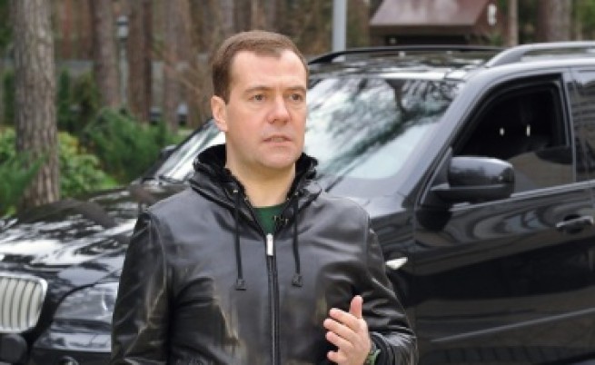 Медведев обяви по-строги наказания за пияните шофьори в Русия