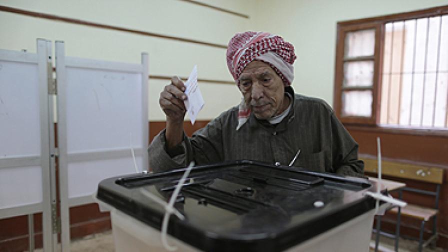 В Египет започна първият етап от референдума за конституция