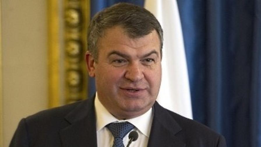 Бившият военен министър на Русия Анатолий Сердюков е бил разпитван заради корупционната афера