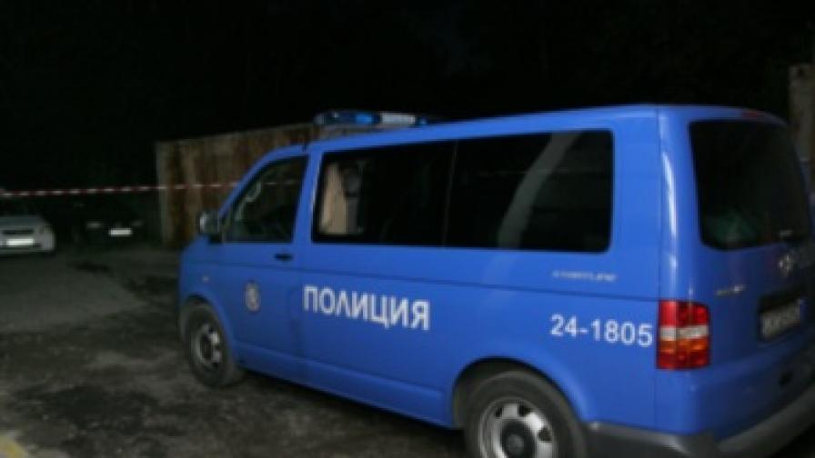 Самоделна бомба гръмна пред магазин в Дебелец