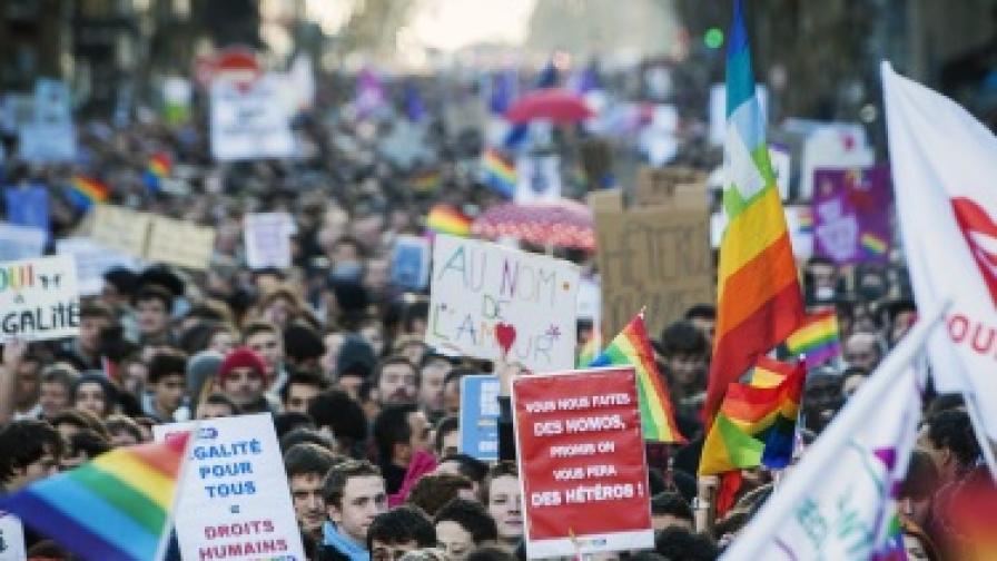 Десетки хиляди в Париж в подкрепа на хомосексуалните бракове