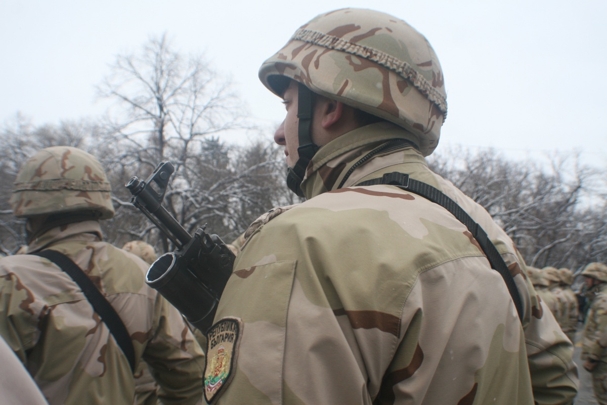 217 български военни се върнаха от Кабул