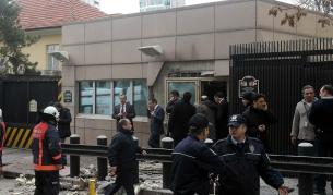 Турция издирва още трима атентатори самоубийци