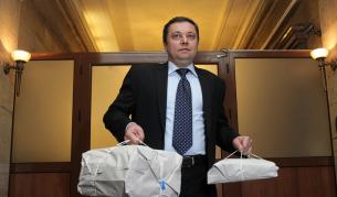 Яне Янев с разсекретените документи от МВР, ДАНС и прокуратурата