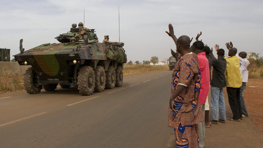 Франция ще започне да се изтегля от Мали през март
