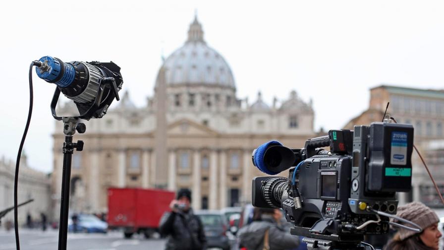 Кардиналите ще избират нов папа след 15 март