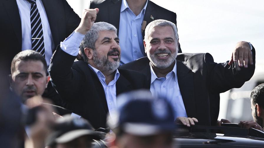 Лидерът на Хамас Халед Мешаал (ляво)