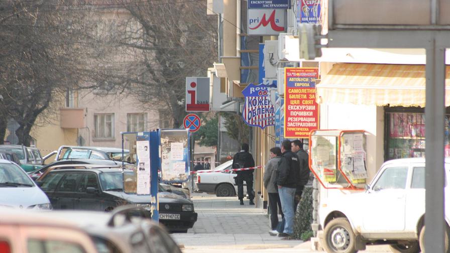 През март 2011 г. Стефан Стефанов държа заложници 18 часа в офис на "Инвестбанк" в Сливен