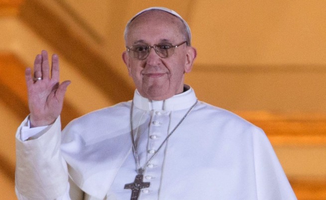 Новоизбраният папа Франциск I поздрави вярващите, събрали се на площад 'Свети Петър'