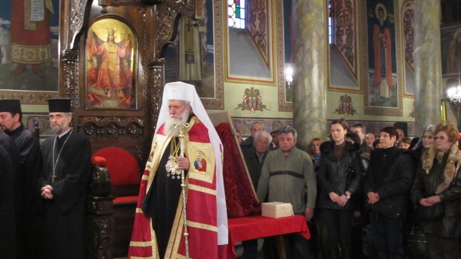 Патриарх Неофит отслужи в Русе вечерня с взаимно опрощение 