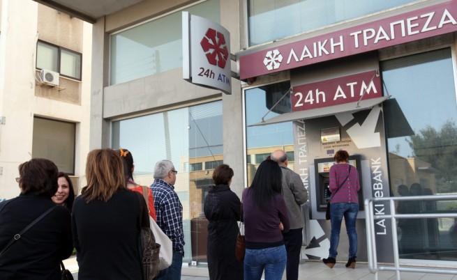 В Кипър свършиха и парите в банкоматите