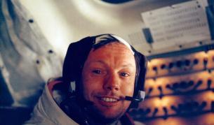 Извадиха двигателите на ракетата, изпратила Армстронг на Луната