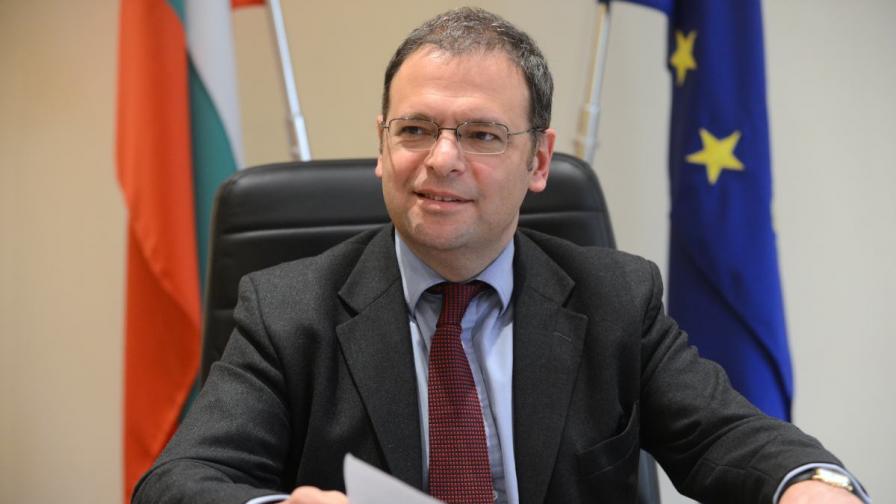 Служебният министър на околната среда и водите Юлиан Попов