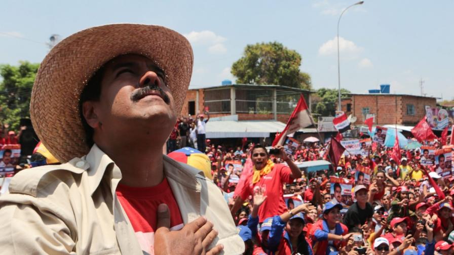 Венецуелски кандидат-президент плаши с древно проклятие