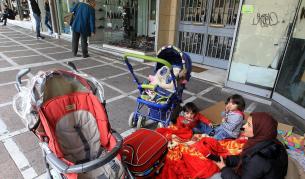 Хиляди българчета и румънчета работят по улиците на Гърция