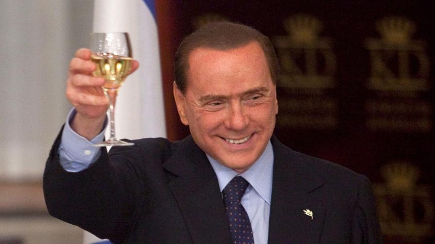 Фенове плащат по 1000 евро за вечеря със Силвио Берлускони
