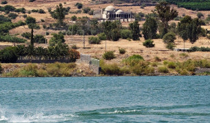 Легендарното Галилейско море (езеро) e наричано още<br />
Генисаретско езеро (море) и в което според Евангелието риба са<br />
ловили още апостолите Петър и Андрей