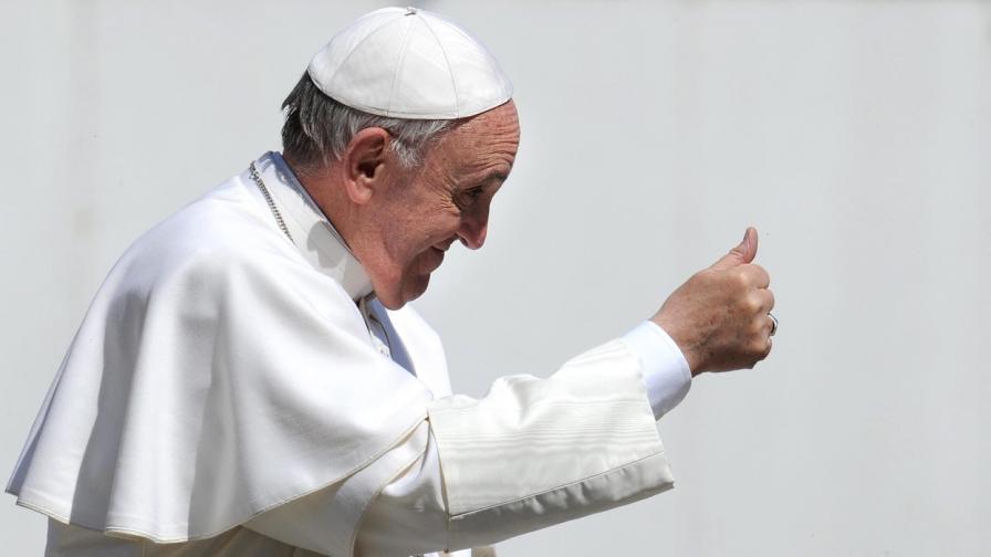 Папа Франциск оряза бонусите във Ватикана