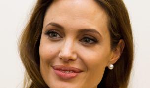 Анджелина Джоли