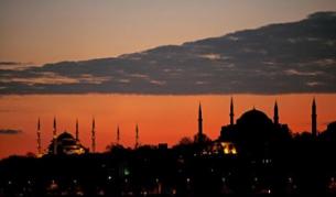 Турция: Поискаха доживотна присъда затвор за 103 военни