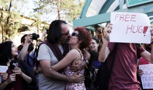 В Анкара: Протест с целувки завърши с нападение с ножове