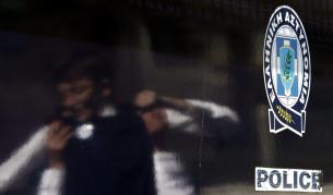 Гъркиня със сатър в ръка нахлу в данъчна администрация на о-в Крит