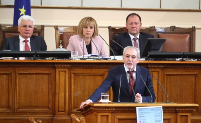 Борисов: Хубаво е, че Орешарски вече уцелва имената на министрите