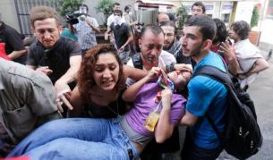 Кървави сблъсъци в Истанбул