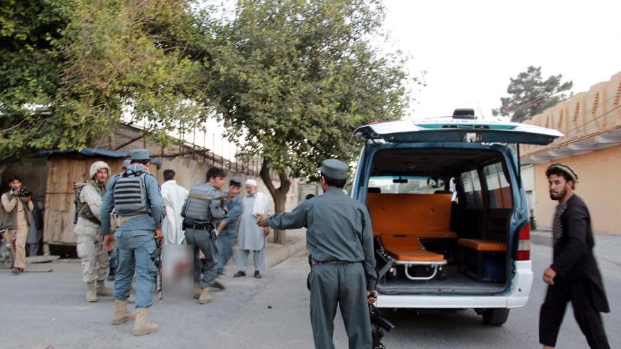Атентатор самоубиец взриви 10 деца в Афганистан