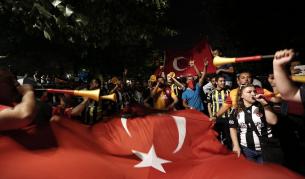 Сблъсъци в краен квартал на Истанбул