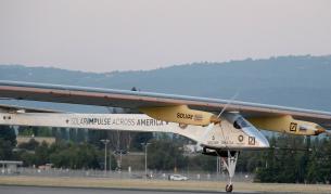 Самолет, задвижван само от слънчеви батерии, прелетя САЩ