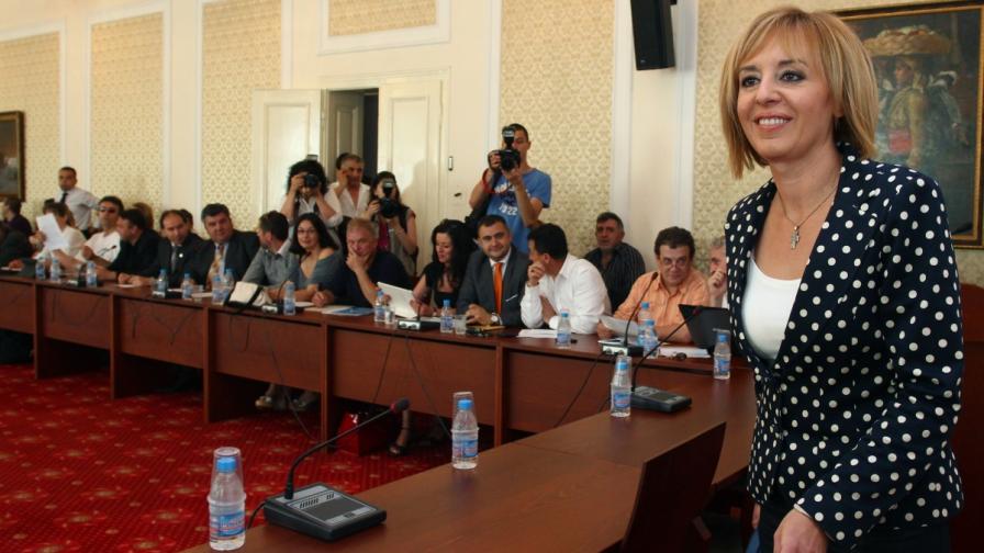 Мая Манолова в началото на срещата с неправителствените организации