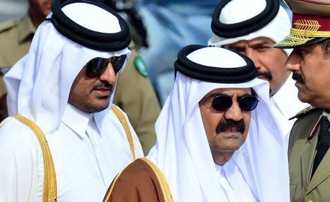 Официално: Емирът на Катар абдикира в полза на сина си 